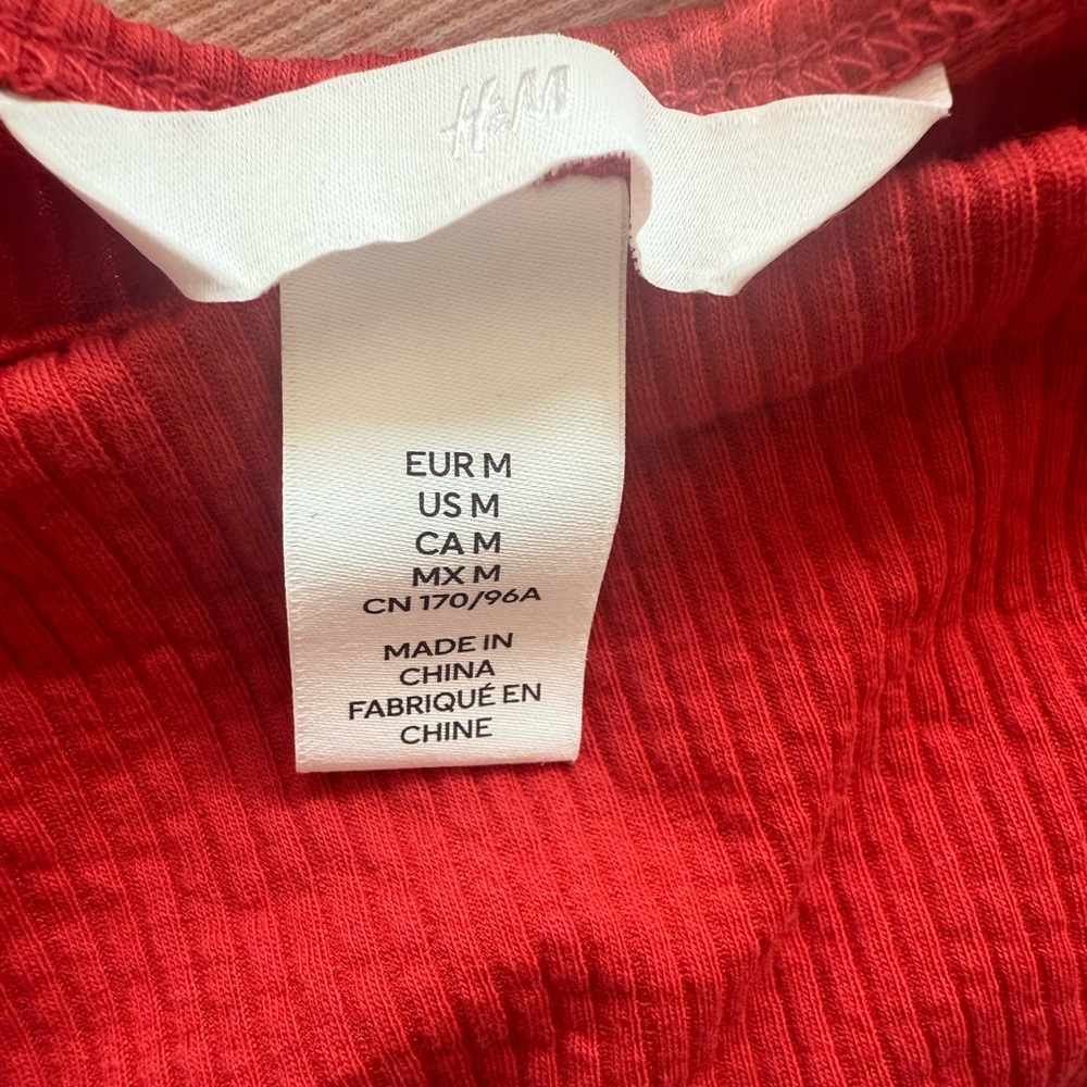 3/$25 H&M Red Ribbed Flutter Sleeve Top - Feminine and Stylish - Picture 7 of 7